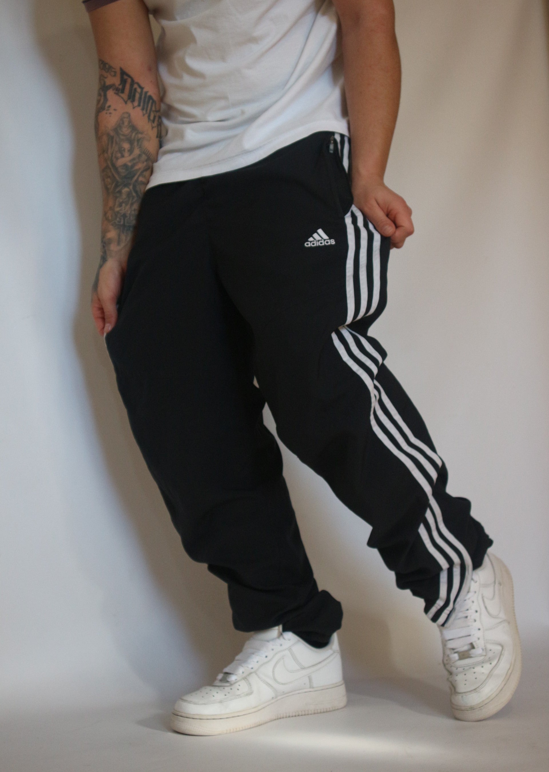 Adidas Clasical All Black Trackpant